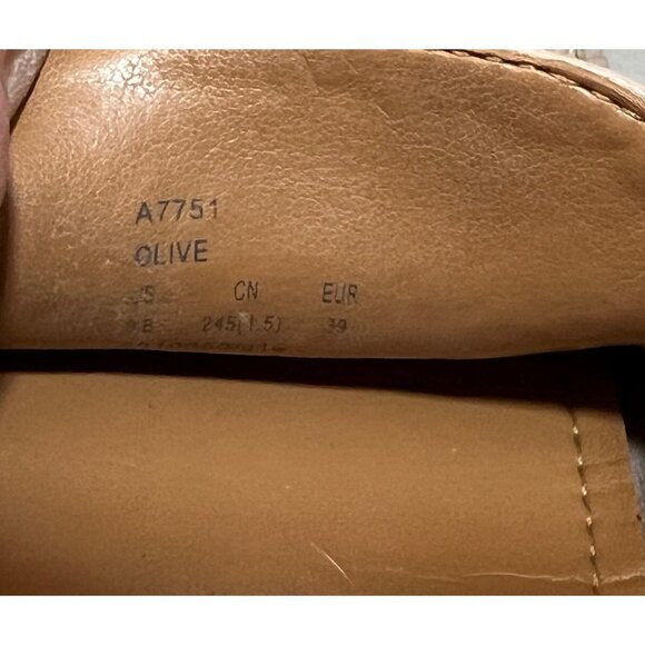 Coach Women’s Pebbled Leather Loafers With Silver Chain Detail Size 9 Beige - Picture 4 of 8